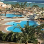 7 Tage Ägypten im 4 Sterne Hotel Flamenco Beach & Resort mit Halbpension inkl. Zug zum Flug für 367€